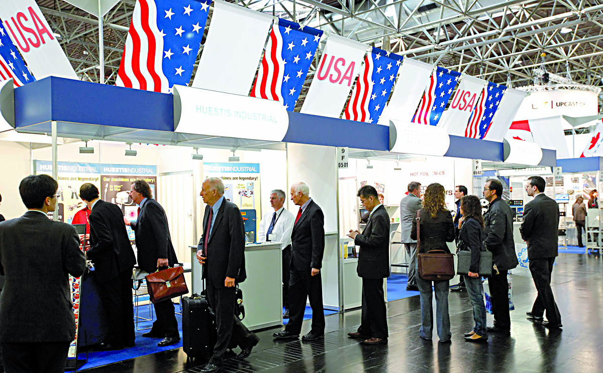 Vom 12. bis 16. April 2010 praesentieren 2.400 Unternehmen auf den  Weltleitmessen wire und Tube in Duesseldorf auf rund 100.000 Quadratmetern geballte Innovationspower aus den Branchen der draht-, kabel- und rohrverarbeitenden Industrien. Erwartet werden ber 70.000 Fachbesucher aus der ganze Welt! Foto: Rene Tillmann / Messe Duesseldorf  [ copyright Rene Tillmann, Pressefotos, J  a h n s t r. 57,  D-59368 W e r n e, Tel.: +49-(0) 2389-526030, www.renetillmann.com; exploitation right Messe Duesseldorf, M e s s e p l a t z, D-40474 D u e s s e l d o r f, www.messe-duesseldorf.de; eine h o n o r a r f r e i e  Nutzung des Bildes ist nur fuer journalistische Berichterstattung, bei vollstaendiger Namensnennung des Urhebers gem. Par. 13 UrhG (Foto: Rene Tillmann / Messe Duesseldorf) und Beleg oder webadresse (bei online-Nutzung) moeglich; Verwendung ausserhalb journalistischer Zwecke nur nach schriftlicher Vereinbarung mit dem Urheber; soweit nicht ausdruecklich vermerkt werden keine Persoenlichkeits-, Eigentums-, Kunst- oder Markenrechte eingeraeumt. Die Einholung dieser Rechte obliegt dem Nutzer; Jede Weitergabe des Bildes an Dritte ohne  Genehmigung ist untersagt | Any usage and publication only for editorial use, commercial use and advertising only after agreement; unless otherwise stated: no Model release, property release or other third party rights available; royalty free only with mandatory credit: photo by Rene Tillmann / Messe Duesseldorf]